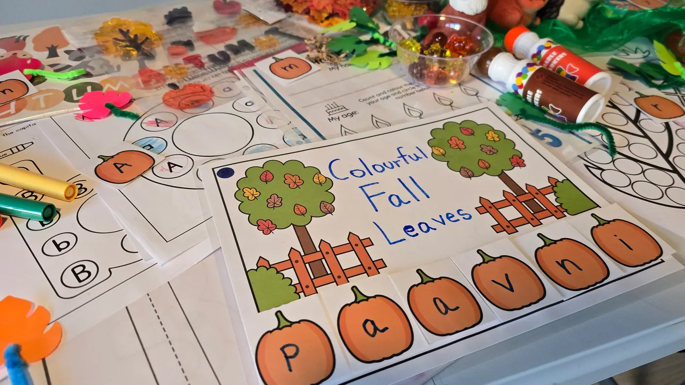 A hands-on discovery moment at Tickle Treetops Academy